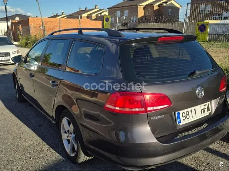 Usado VW Passat Advance 105 CV (77 kW) 2011 Marrón Familiar