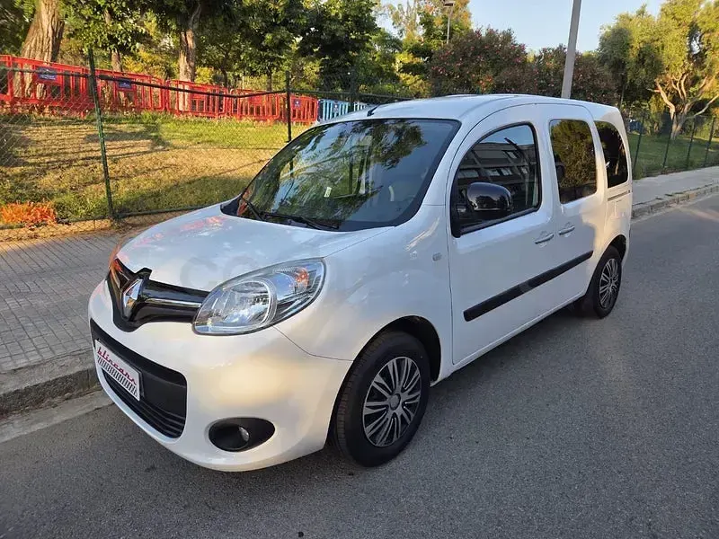 Usado Renault Kangoo Expression 90 CV (66 kW) 2015 Blanco Monovolumen