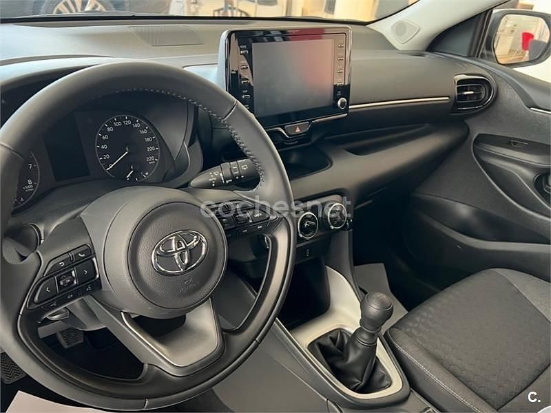 Usado Toyota Yaris 125 CV (91 kW) 2022 Blanco Utilitario