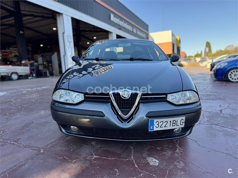 Usado Alfa Romeo 156 Distinctive 150 CV (110 kW) 2001 Gris / plata Berlina