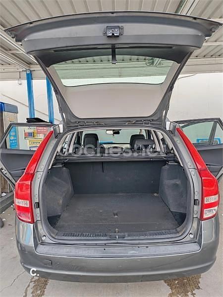 Usado Kia Ceed 90 CV (66 kW) 2010 Gris / plata Utilitario