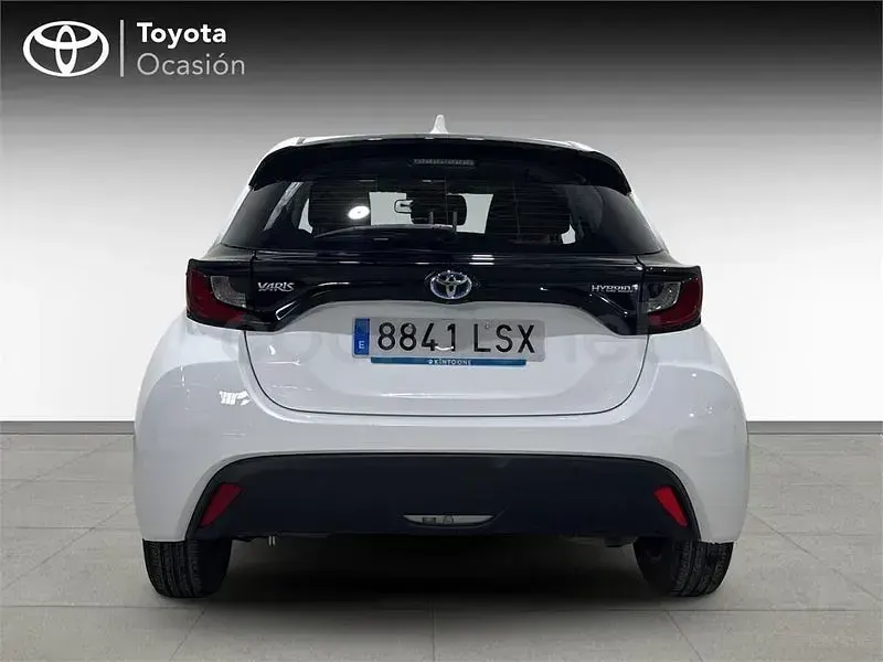Usado Toyota Yaris Hybrid Business Edition 116 CV (85 kW) 2021 Blanco Berlina