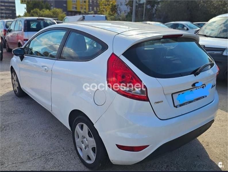Blanco Usado 2010 Ford Fiesta Trend Berlina | 2200 € (Precio justo) - Imagen 1/1