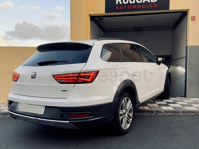 Usado Seat Leon 4Drive 150 CV (110 kW) 2019 Blanco Familiar