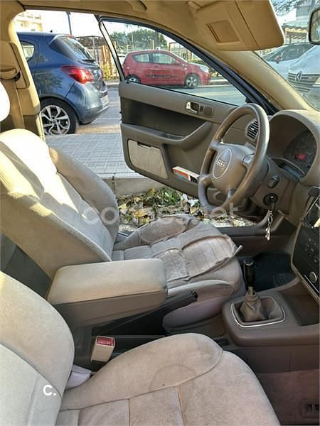 Usado Audi A3 Ambiente 150 CV (110 kW) 2001 Granate Utilitario