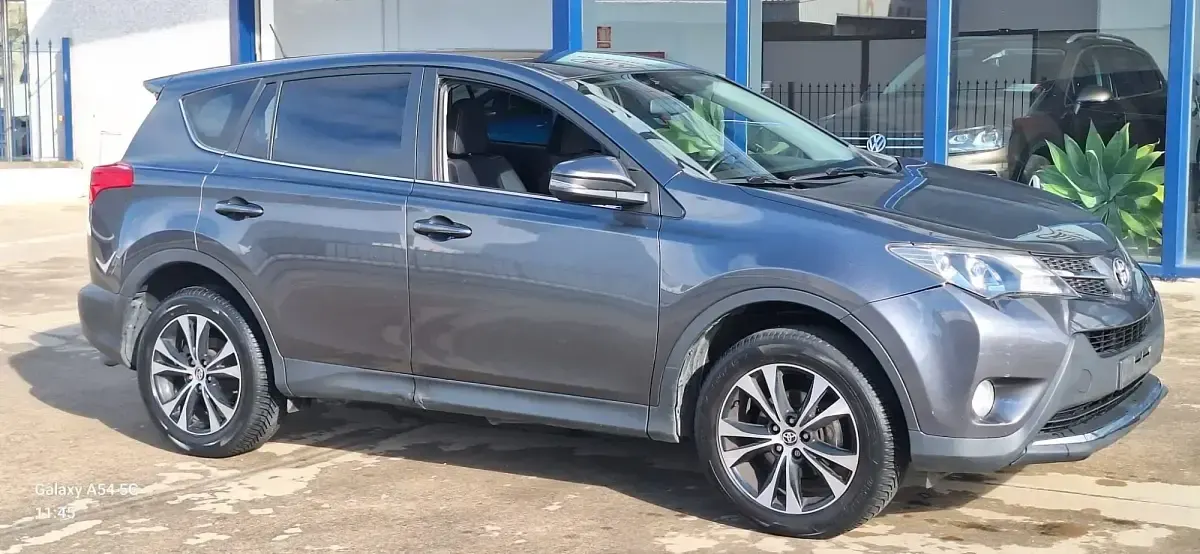 Usado Toyota RAV4 Advance 124 CV (91 kW) 2015 Gris SUV