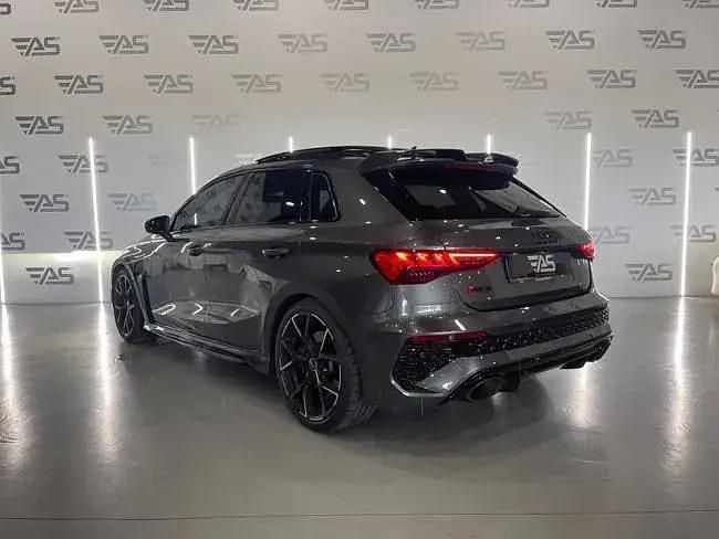 Usado Audi RS3 Sportback 399 CV (293 kW) 2024 Gris Utilitario