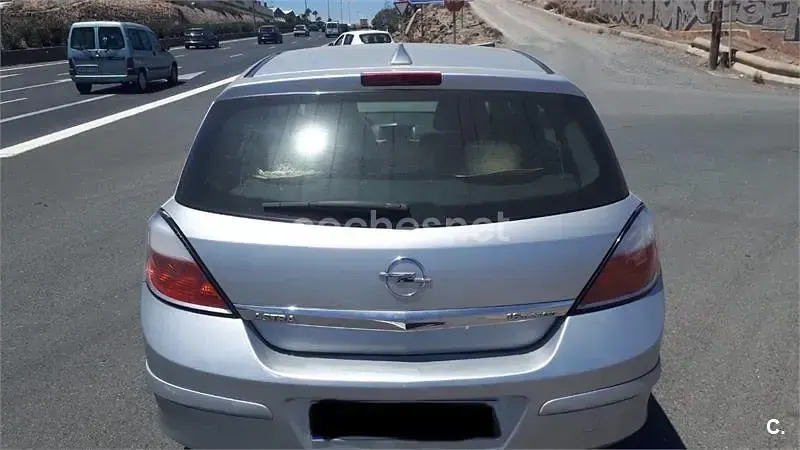 Usado Opel Astra Enjoy 105 CV (77 kW) 2006 Gris / plata Familiar