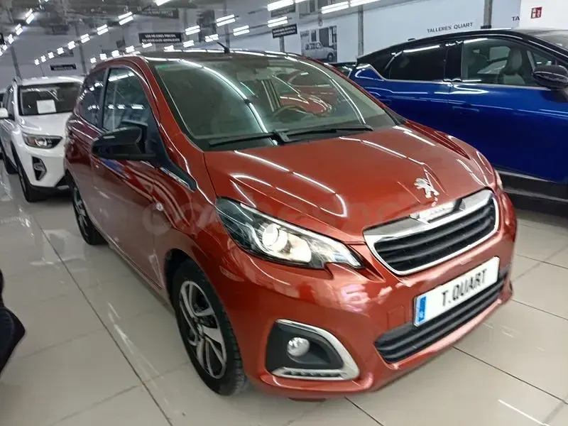 Usado Peugeot 108 Allure 72 CV (52 kW) 2021 Rojo Berlina