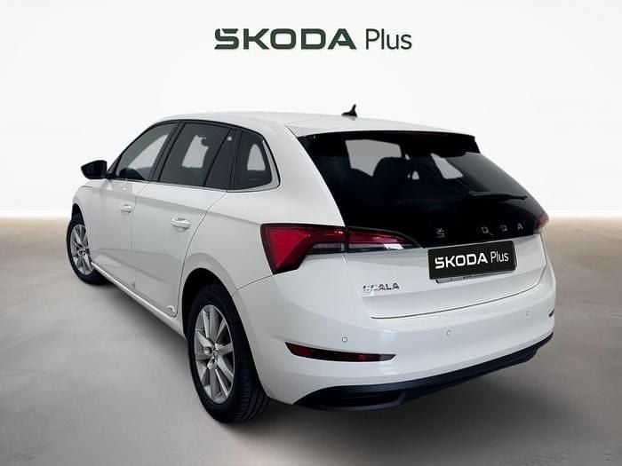 Blanco Usado 2021 Skoda Scala Ambition Utilitario | 17.500 € (Buen precio) - Imagen 1/4