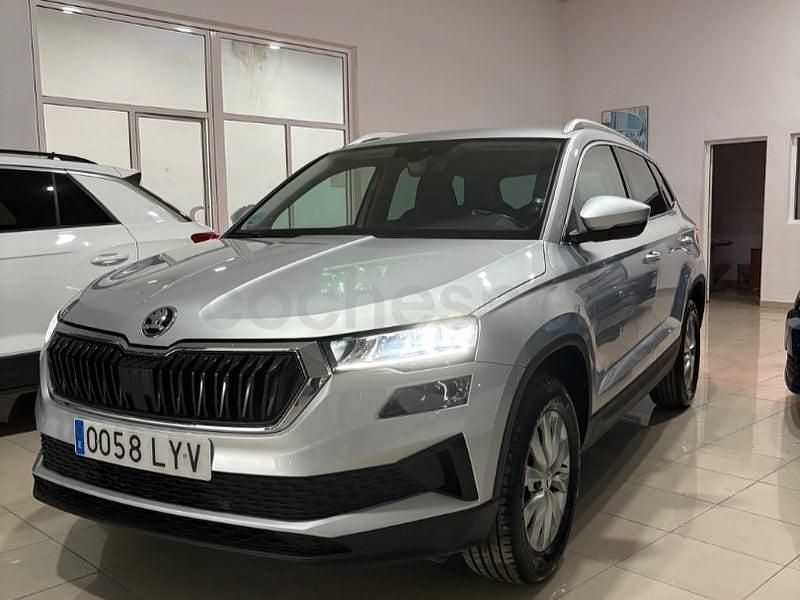 Usado Skoda Karoq Ambition 150 CV (110 kW) 2022 Gris / plata SUV