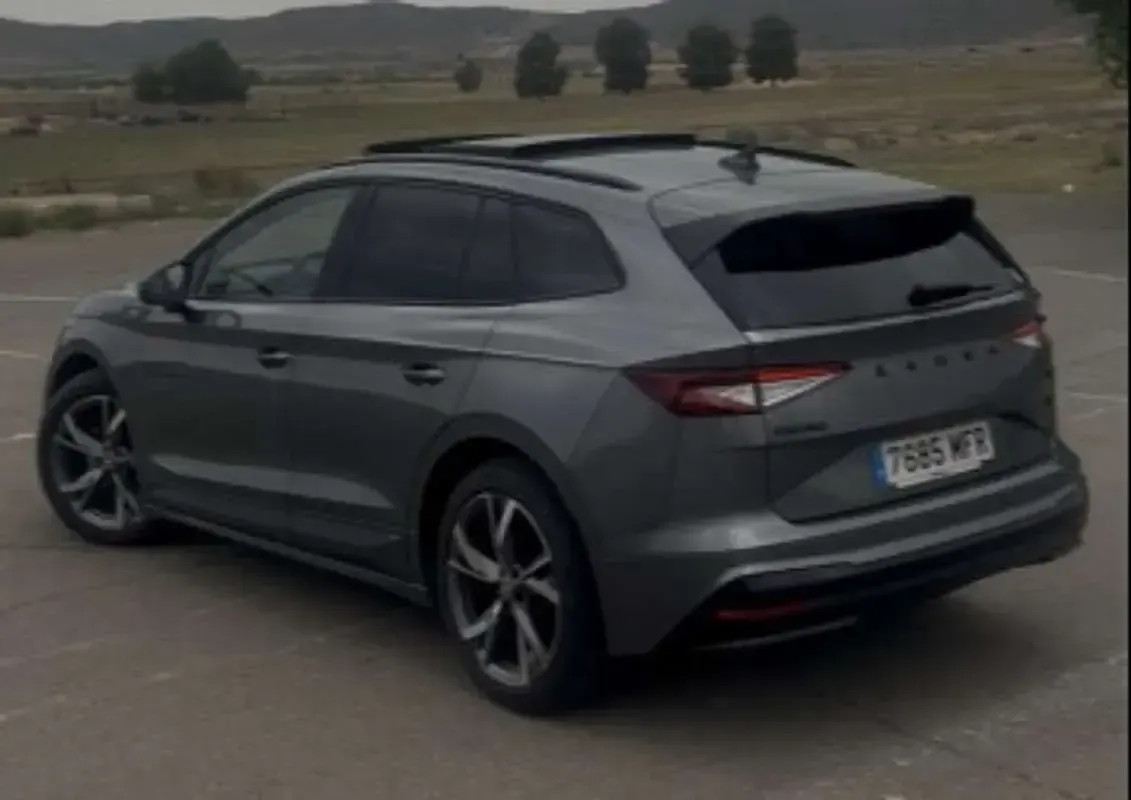 Usado Skoda Enyaq iV SportLine 150 kW (204 HP) 2023 Cinzento SUV