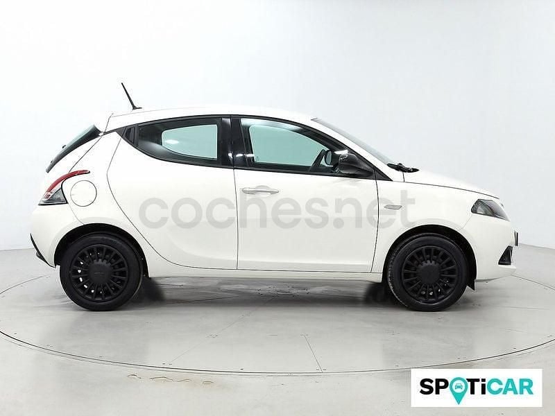 Usado Lancia Ypsilon Silver 69 CV (50 kW) 2022 Blanco Utilitario