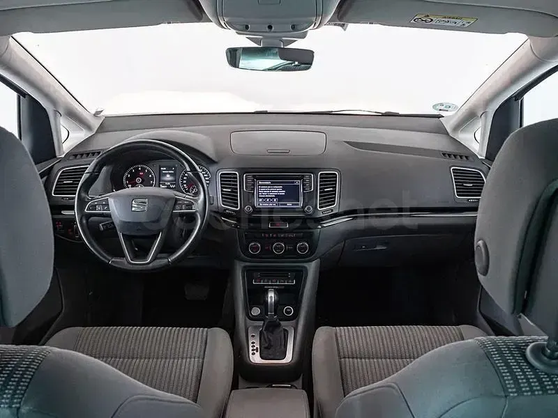 Usado Seat Alhambra Style 150 CV (110 kW) 2022 Gris Monovolumen