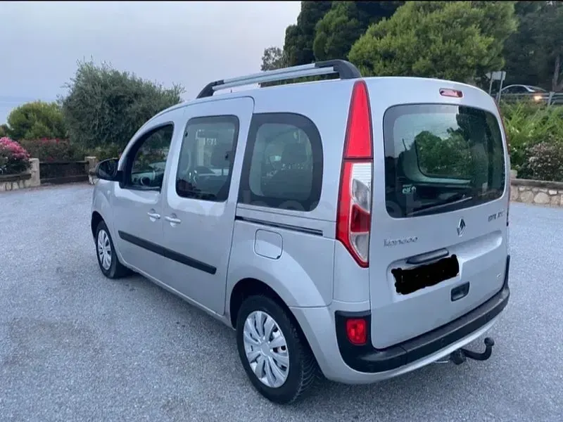 Usado Renault Kangoo 90 CV (66 kW) 2016 Gris / plata Monovolumen