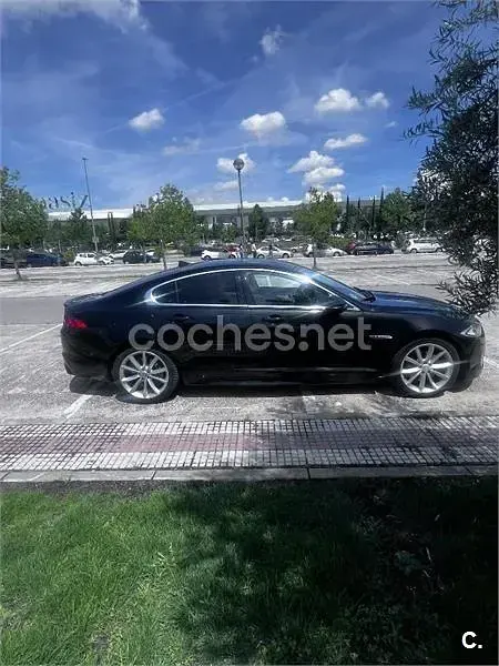 Usado Jaguar XF Luxury 240 CV (176 kW) 2013 Negro Berlina