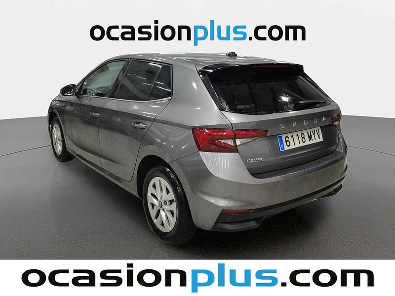 Usado Skoda Fabia Selection 95 CV (69 kW) 2025 Gris Berlina