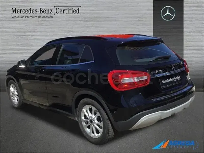 Usado Mercedes GLA180 Style 122 CV (89 kW) 2019 Negro SUV