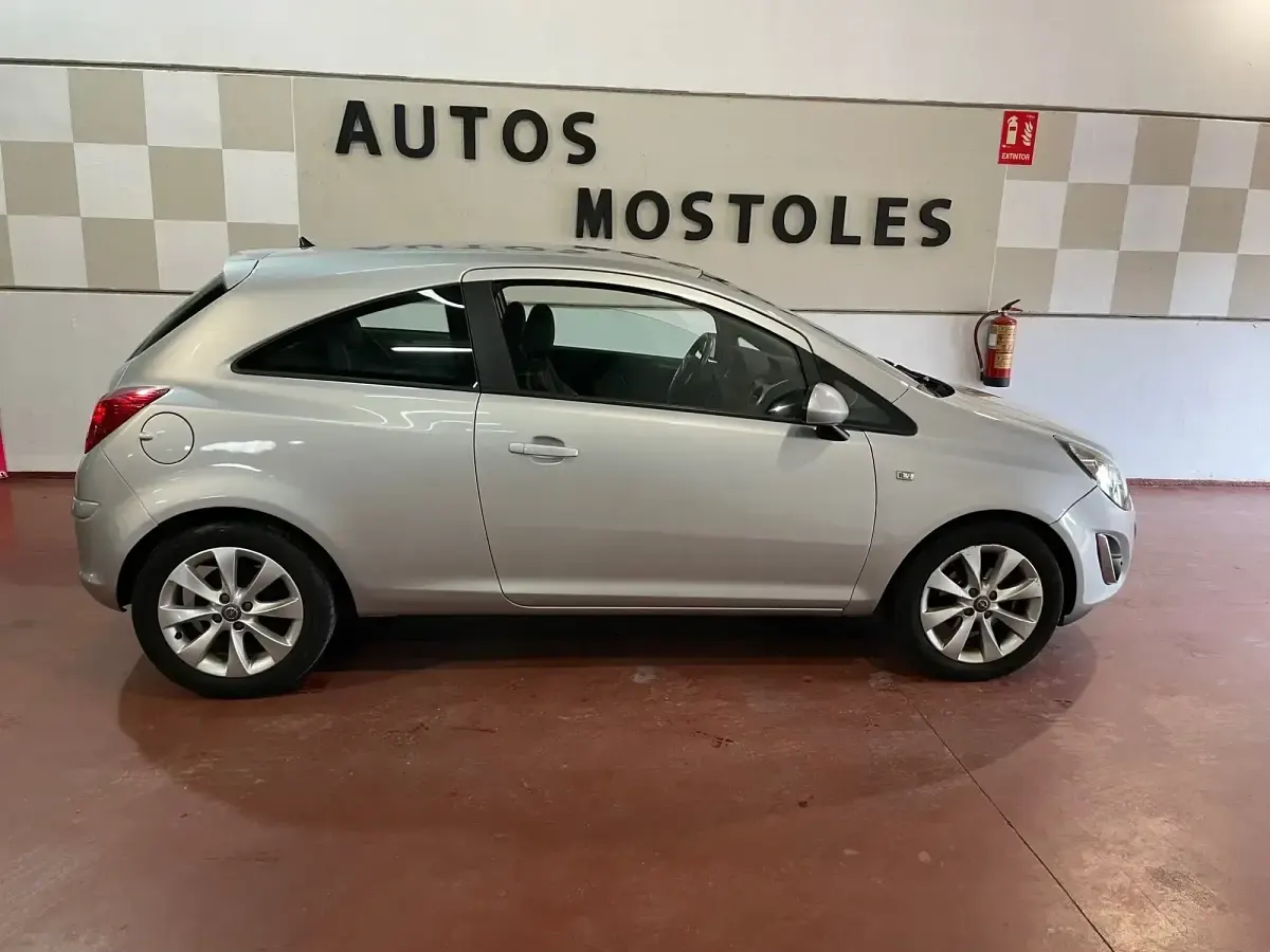 Usado Opel Corsa Expression 100 CV (73 kW) 2012 Gris Utilitario