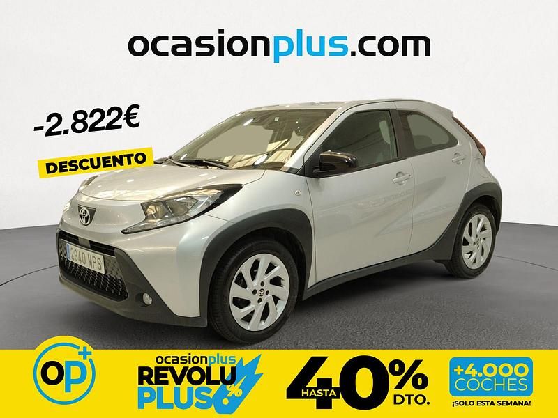 Usado Toyota Aygo X Play 72 CV (52 kW) 2024 Gris / plata SUV