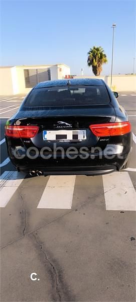 Usado Jaguar XE 180 CV (132 kW) 2015 Negro Berlina
