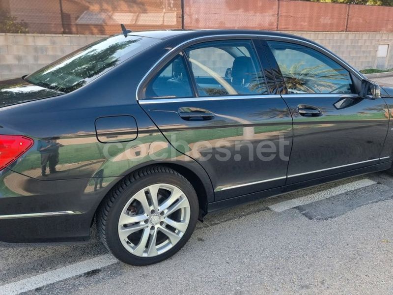 Usado Mercedes C200 136 CV (100 kW) 2011 Negro Familiar