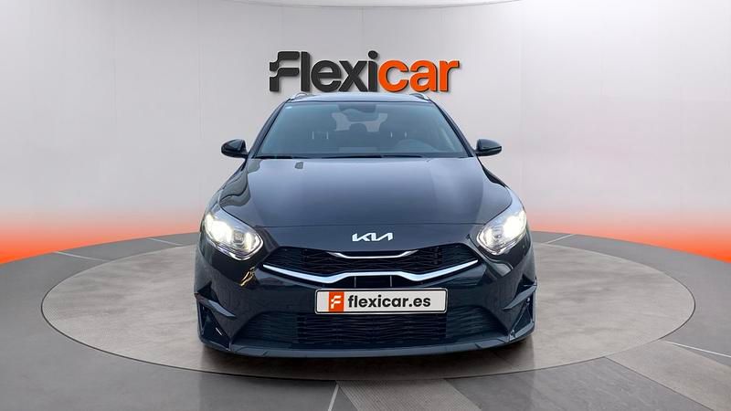 Usado Kia Ceed Style 100 CV (73 kW) 2025 Negro Utilitario