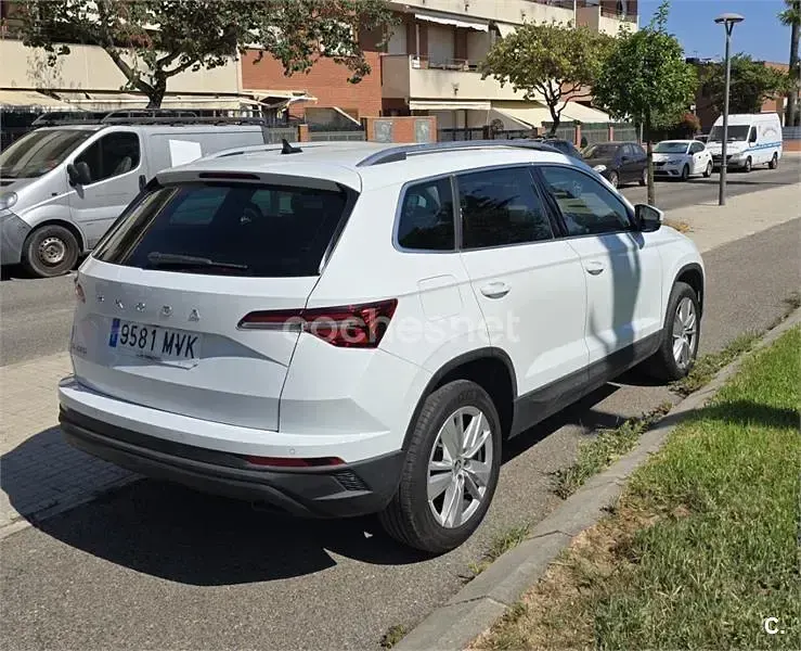 Usado Skoda Karoq Selection 150 CV (110 kW) 2024 Blanco SUV