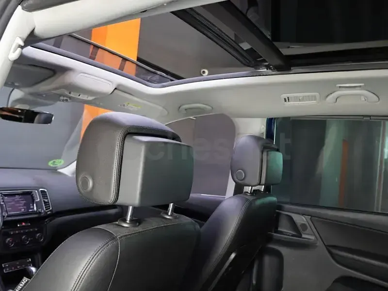 Usado VW Sharan Sportline 184 CV (135 kW) 2018 Azul Monovolumen