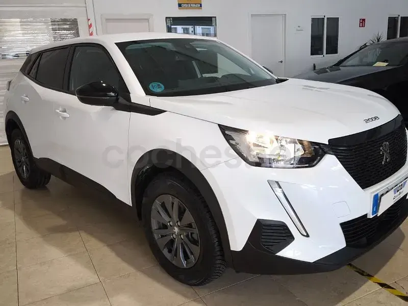 Usado Peugeot 2008 Active 110 CV (80 kW) 2022 Blanco SUV