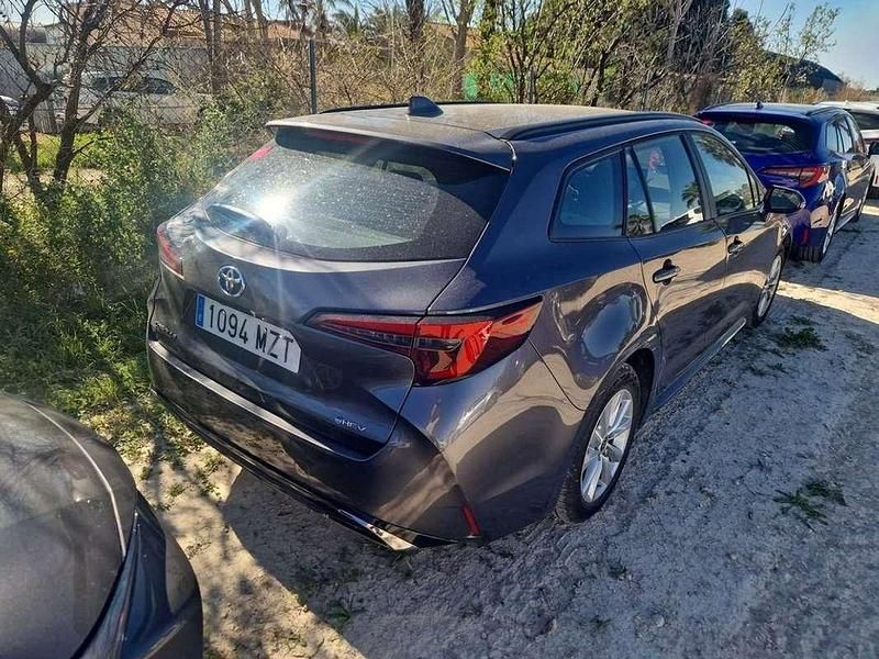 Usado Toyota Corolla Active 140 CV (102 kW) 2025 Gris Familiar