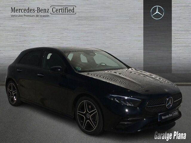 Usado Mercedes A180 116 CV (85 kW) 2025 Negro cosmos
