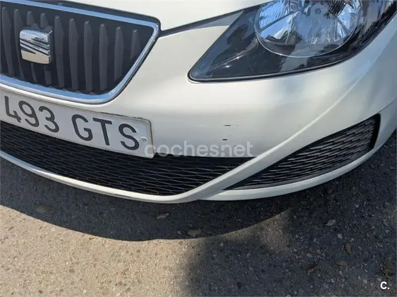 Usado Seat Ibiza Reference 85 CV (62 kW) 2010 Blanco Berlina