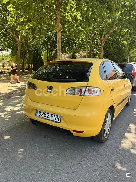 Usado Seat Ibiza Reference 100 CV (73 kW) 2007 Amarillo Utilitario
