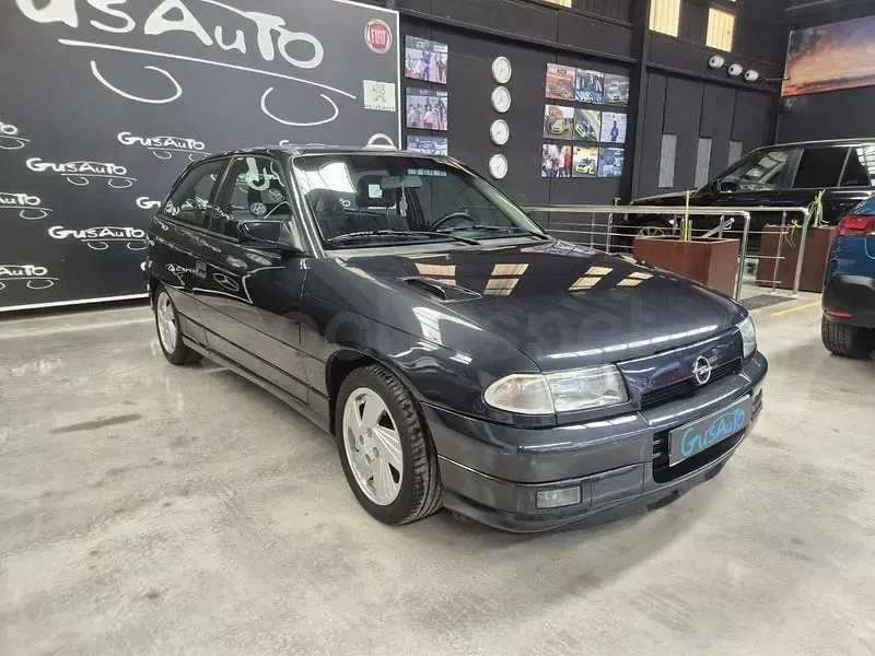 Usado Opel Astra 125 CV (91 kW) 1993 Azul Berlina