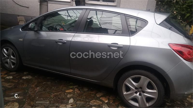 Usado Opel Astra Selective 115 CV (84 kW) 2013 Gris / plata Berlina