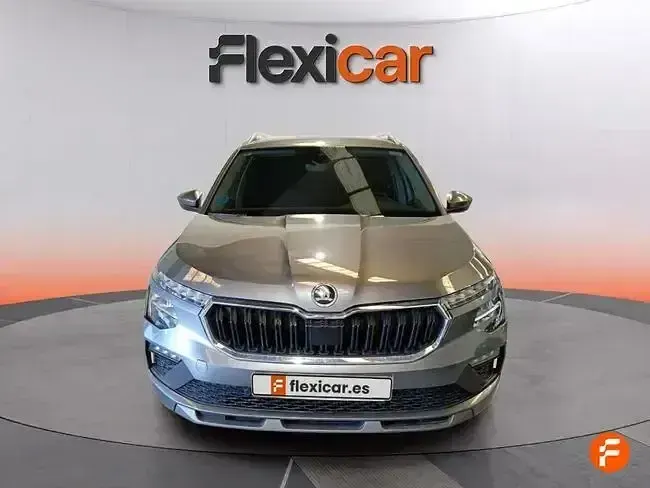 Usado Skoda Kamiq Selection 95 CV (69 kW) 2024 Gris SUV