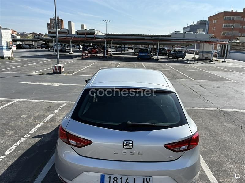 Usado Seat Leon Style 150 CV (110 kW) 2020 Gris / plata Berlina