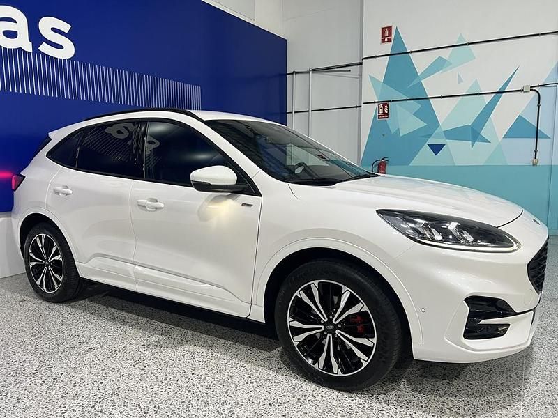 Usado Ford Kuga ST-Line X 225 CV (165 kW) 2022 Blanco SUV