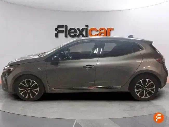 Usado Renault Clio Techno 90 CV (66 kW) 2024 Gris Utilitario