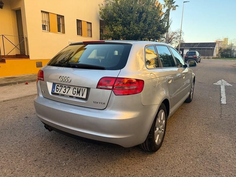 Usado Audi A3 Ambition 105 CV (77 kW) 2009 Gris / plata Utilitario