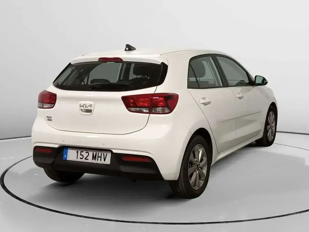 Usado Kia Rio 101 CV (74 kW) 2023 Blanco Utilitario