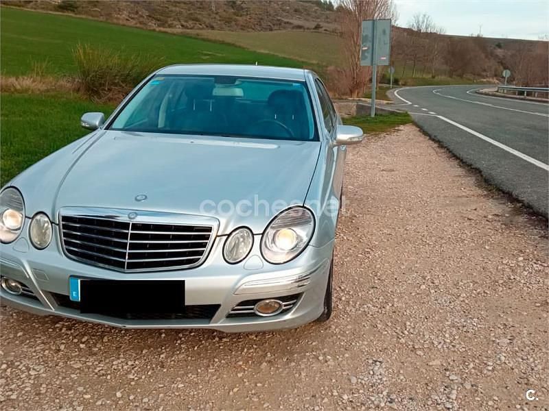 Gris / plata Usado 2007 Mercedes E200 Avantgarde Familiar | 8700 € - Imagen 1/4
