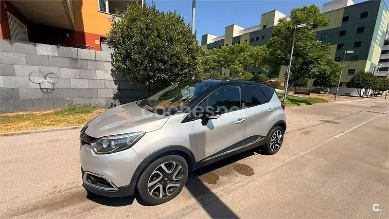 Usado Renault Captur Intens 90 CV (66 kW) 2015 Gris / plata SUV