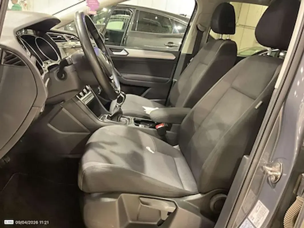 Usado VW Touran 122 CV (89 kW) 2021 Gris Monovolumen