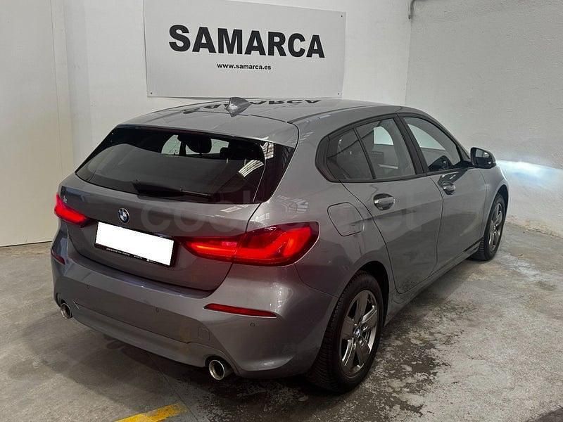 Usado BMW 118 Comfort Edition 150 CV (110 kW) 2022 Gris Utilitario