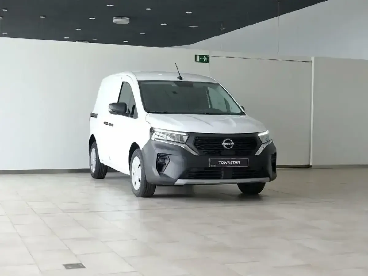 Usado Nissan Townstar Comfort 95 kW (130 CV) 2022 Blanco mineral s?lido Van