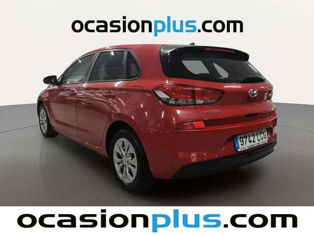 Usado Hyundai i30 120 CV (88 kW) 2019 Rojo Utilitario