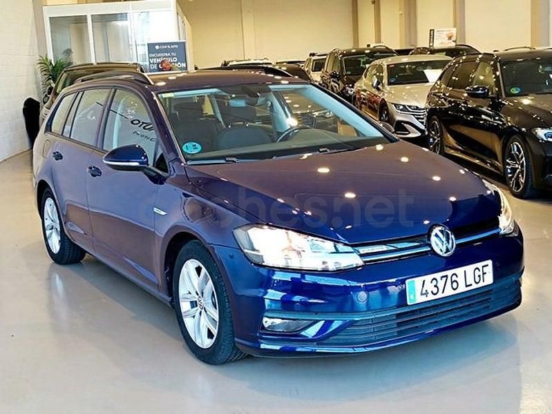 Usado VW Golf VIII Edition 130 HP (95 kW) 2020 Azul Carrinha