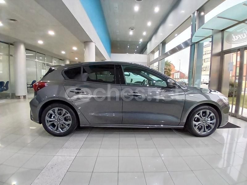Nuevo Ford Focus ST-Line 125 CV (91 kW) 2025 Gris / plata Berlina